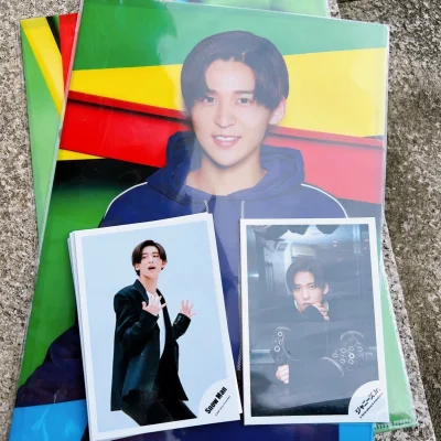 这次竹蜻蜓快到震惊的程度…18号出库，23号就收到了！
文件夹尺寸有点大也没有额外收费~
yhm没有套烧普套也没有任何的影响，平安到家~
就是箱子实在是太大了，空空荡荡的感觉…不过不影响就行了！