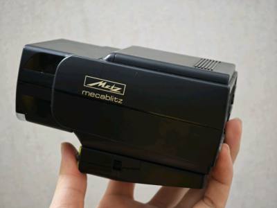 不错！淘到了一个上世纪的王者级别闪光灯，给我的胶片机配上几盏！
功能巨多，慢慢研究。质感是真不错，比现在的做工好挺多的，果然是一分钱一分货~