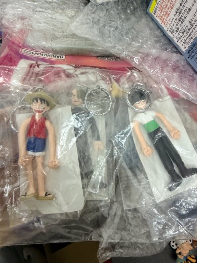 这次买了一些小食玩，和一个隐藏大蛋弗兰奇，大将军很霸气，放在哪里都觉得好看，雷神的小食玩也很精致，三个铁线钥匙扣也是老物了