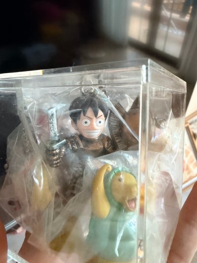 这次艰难收货一个铠甲路飞，还是全新未开封的，这个东西十分难找，也是海贼迷必定收藏的一个老物，十分罕见，这次真的很幸运
