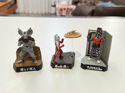 百单倒计时，一批奥特曼怪兽名鉴，虽然是已拆的，但没有什么损坏，除了少了一个小配件，应该也不是故意的吧，还好不影响太多