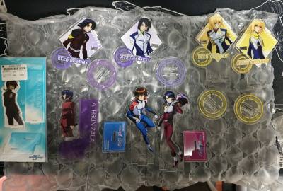 新收到了一单立牌，第一次在挖煤姬切罗针盘之前听说骏河屋罗针盘呢谷很看运气还有点忐忑，结果超绝运气，500日元的全新未拆立牌谁懂啊！！
切了一些高达seed的立牌，基本都是好价，加起来总价不高选了竹蜻蜓专线，运费40多到手8个立牌非常划算，收到复称了重量也很准，吃好价...