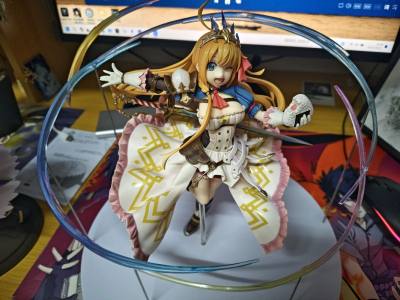 这一堆的东西，居然只用七百的价格就搞定了，这是淘好货最幸运的一次，原价一千一的佩克里姆券后三百就拿下全新的了，日版全套的鹿乃子漫画，还有两百买到的阿斯加隆机甲兽，价格真的是太香了，任意门我的宝