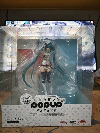 以前还在高中时一直对良笑社家的手办和赛车系列感兴趣，只可惜当初因为学业没有足够的零花和手段买到自己想要的手办，如今用上任意门，即使有所溢价也终于买到了以前自己想要但不可得的日版pop up 初音，感谢任意门