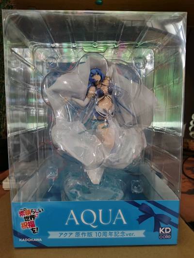 一开始看到这个手办时差点没认出这是小说里的智慧女神，补完番后就对天蓝色的阿库娅感兴趣，看到这个手办后也是果断入手，价格适合，整体而言小巧且精致，细节点很多，很满意的一次海淘