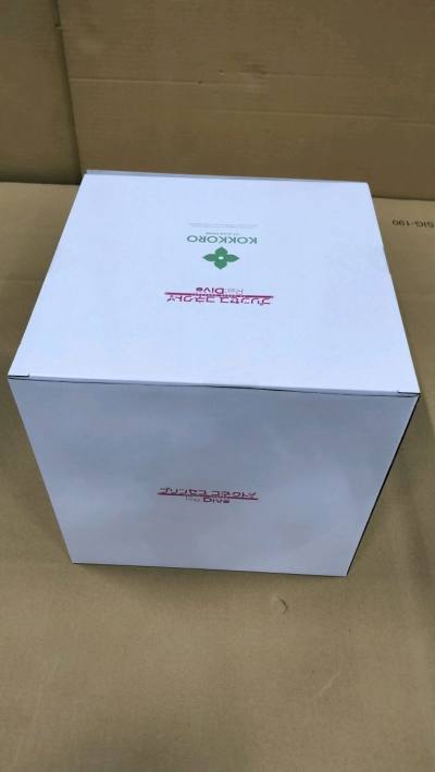 cy游戏粉丝成功捡漏，中古未拆封品美品到手，原价1200的可可萝妈手办只用四张不到的价格就挖到了，比之前买的佩克里姆手办都要长上十来公分，放在亚克力柜里贼漂亮，心满意足的一次日淘