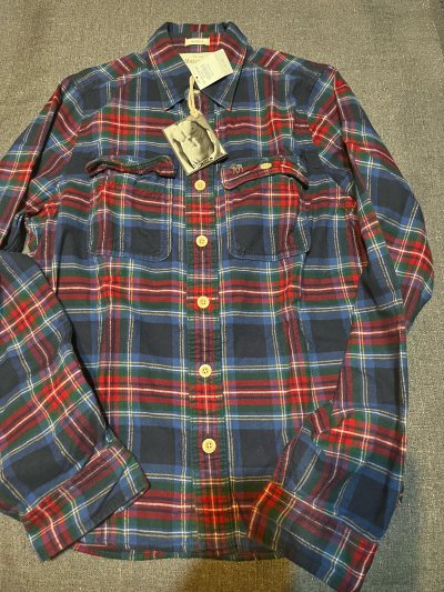 非常喜欢这个品牌的衣服，并且已经多次从挖煤姬淘到喜欢的款式。从平台上能淘到很多性价比较高的衣服。收到也很合适。