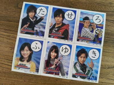 拍卖买到的歌牌和一包整盒未拆的小卡，小卡已经有20年了但是卖家保存得超级好，歌牌也是非常的貌美，包裹安全到家感谢挖煤姬的代切