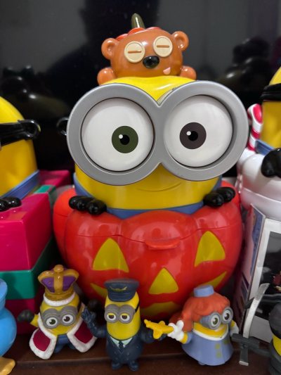 买到了自己超级喜欢的大阪环球的小黄人爆米花桶，本来是12个一组，联系了客服，客服耐心的帮忙解答，买了自己最喜欢的两个，超值