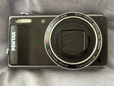 在平台蹲到的这款CCD太惊喜！成色远超预期，镜头无划痕，屏幕亮得很干净。转运包装严实没磕碰，开机秒连、按键灵敏，拍出来的复古感直接拉满，性价比绝了，以后淘中古机还选这儿！