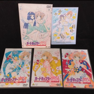 在挖煤姬代切魔卡少女樱DVD，体验真的省心又满足。筛选很直观，一眼就锁定带想要的初回特典的卖家，价格比国内二手划算不少，还能直接看到实拍图，成色标注得很清楚。下单后有疑问客服响应快，合单审核不拖沓，打包更是细致到让人放心，硬纸盒加固加多层气泡膜，dvd完好无损到达。...