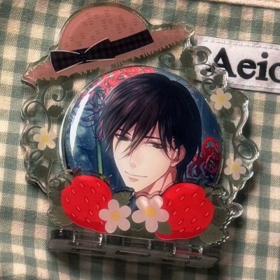 一秒入坑的乙女向游戏 也是我刚吃完就汉化了 就出谷了怎么不算一种欧皇…但是新谷俨然成为过去 我还是偏爱最初版的吧唧 收单数的好处我可以有很多坑 正是因为有很多坑才不敢每样都复数（下包?