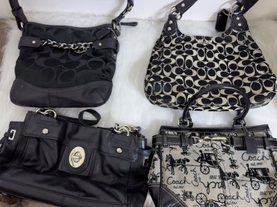 图一左上角的包包成色很不错 只有下面的皮上有一点污渍  左下角成色不太好 青霉很严重 感觉和卖家的图片有出入  不太推荐那个店家  右上角成色很不错 很喜欢 轻微污渍  和卖家图差不多 右下角轻微污渍  也是和卖家图差不多