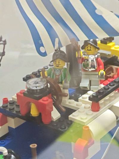 第一次尝试竞拍海淘，体验还是挺不错的，快递很快包的也很好，而且还能用优惠券这就很不错了，多次海淘绝版乐高了一直都用挖煤姬