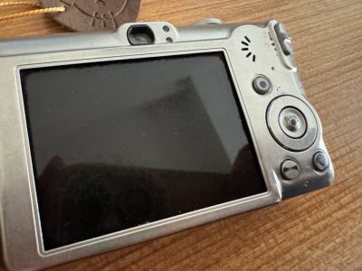 前段时间开始入坑ccd，于是疯狂的开始找所有拍照好看的型号的ccd，在挖煤姬上疯狂下单了好多台，有几箱速度真的非常快，拿到手很开心，出去美美拍照了，喜欢?