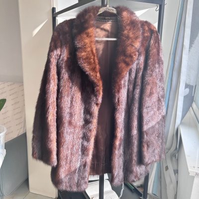 本次海淘使用的是一款叫挖煤姬的app。挖煤姬是专注日本海淘的电商平台，提供中文界面、实时翻译和图片搜货功能，操作便捷。哪怕不懂日语也可以轻松下单，方便快捷！用中文搜索日语翻译一下子就可以搜到想要的物品啦
这次买的是一件貂皮大衣～心心念念好久终于拿下啦(和实物一样 皮...