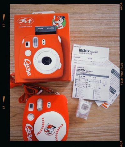 太开心啦……
淘到了喜欢的拍立得机子，还是联名款……
还捡漏淘到两台aps的胶片机，海运物流也很好，继续支持。