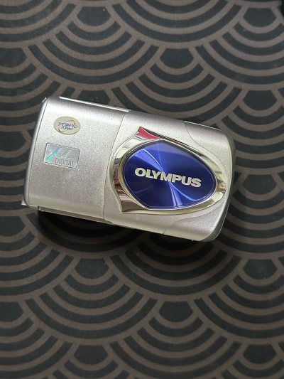 在挖煤姬海淘复古相机的体验，完全是一场从期待到惊喜的完美旅程。作为日语小白，平台的一键翻译功能直接扫清了语言障碍，商品详情里的成色描述、功能状态都看得明明白白，还能切换人民币计价，预算把控特别省心。

选品时更是幸福感拉满，煤炉、雅虎拍卖等多个站点的相机资源一键直达...