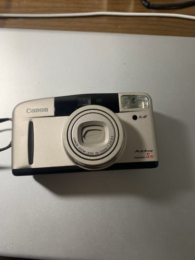 又又又又收到相机啦!这次在挖煤姬上切的毛绒真的太香了~邮政专线12天，包装很严实，相机老师状态超好。表情萌萌的，实物比图片还要可爱，摆在沙发上每天看着心情都变好了。价格也很划算，比国内便宜不少。挖煤姬确实好用，会继续使用的