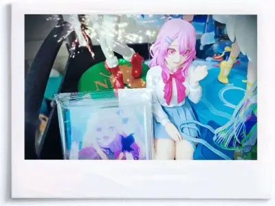 买了推子的美奈美的景品，不愧是景品开始一出荷就开始猛猛降价，刚好这个泡面压可以跟露比亚克力合影 p2是miku的碟特有一张小手帕，p3是倒霉蛋盲抽