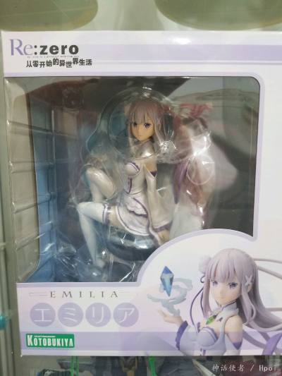 最近沉迷雅虎日拍无法自拔，跟别人竞价真是好玩。这次就拍了一个艾米莉亚，这个手办再贩了两次，不得不说真的好看，就是不知道我这个是第几版