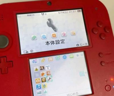 超级无敌雪白屏的大红色2ds，很久没见过这么白的屏了，算是捡个小漏，psv2000也是成色很满意的。