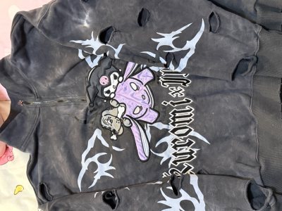 搜索时能筛选尺码、新旧程度和风格，卖家详情页会标注面料、尺寸表，自动翻译功能让信息一目了然，完全不用担心买错。打包超用心，性价比直接拉满！