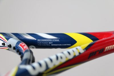 入手Ezone 100几周了，感受非常好！拍子重量适中，挥拍速度快，适合女性球友。击球扎实，力量和控制兼顾，甜区很大，回球稳定。对提升击球手感和稳定性帮助很大，特别适合想从娱乐向进阶过渡的选手，值得入手！