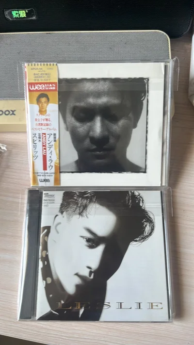 在挖煤姬蹲了好久的张国荣港版CD和刘德华日版CD终于到手啦！物流速度比预想中快太多，包裹包装得严严实实，CD盒身几乎没有划痕，碟片播放起来音质清晰无杂音，印刷细节也超还原。平台的商品描述和实物完全一致，客服回复也很及时，淘日版港版唱片选挖煤姬真的没踩雷，下次还来！