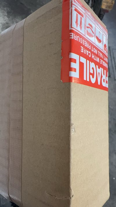 很愉快的一次购物，全新的，包装很给力，无损坏，物流也很效率，卖家还有小赠品，卡牌无损！比较满意这次购物体验