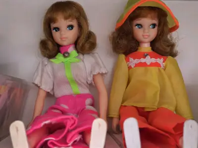 最近迷恋上了日本70年代出品的各种复古昭和风胶皮娃娃，收到的这两只yukko chan保存得很好，除此之外还收了一只九十年代的甜心娃娃，很满意的一次购物体验，好评。