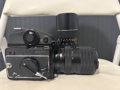 海淘真是一件上瘾的事，自从上次淘过一个勃朗尼卡s2c后。一不小心竞价又得标了玛米亚1000s?，而且不带镜头。
好吧，都得标了。那只能去调研镜头拿下一套了，但是看了半天80mm f2.8太贵，就更别说80mm f1.9了。于是把目光换到了变焦镜头55-100mm。但...