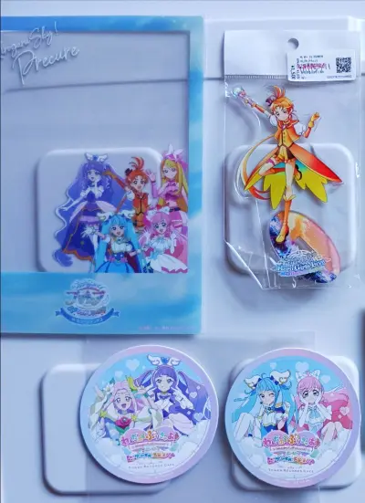 听说指南针买立牌很便宜，时不时有打折，也是让我淘到了20元左右的立牌了，M店也买到了比较稀有的立牌，挖煤姬的多平台购物真的好用，大多数没有额外运费，真不赖