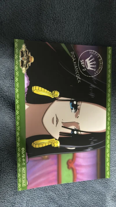 观看海贼王已久，对美女甚是喜欢，看到了如此好看的女帝相卡，还是生日相卡，直接收走。
到手很完美，被女帝瞪着真的很不错。