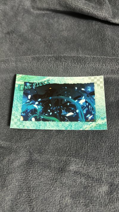 海贼王里海军属于出谷比较少的，最为一个不算很老的人物，绿牛的少之又少，很巧妙的能在挖煤姬收到这张绿牛小卡，观看此人的谷子，非常不错。