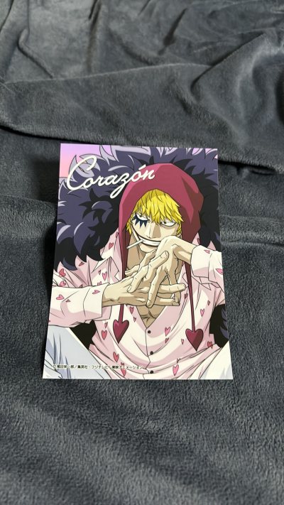 柯拉松作为海贼王里的悲情人物，勾引出来许多人的眼泪，笔者也是其中之一，在挖煤姬里收到此人小卡，甚是欣慰。
仿佛在看生动的柯拉松还在很好的活着，他抽烟的姿势格外的帅气。