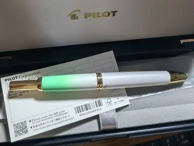 笔质量很好，就是税高。税率是20%，要买的小伙伴们注意一下。包装挺好的，还好顺利邮到国内了，航班毕竟大幅减少。