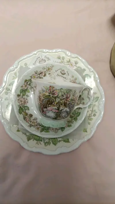 非常高兴能用挖煤姬买到中古正品的皇家道尔顿老鼠搬家的夏季茶杯碟和春节赏盘！挖煤姬代切实在太棒了，运费也相当实惠！