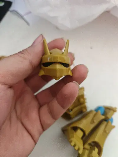 今天收到数码宝贝模型玩具，金甲龙兽模型玩具，哈哈，当年没有少追动画片，尤其是当奇迹装甲出现的时候，哈哈，很棒的购买体验