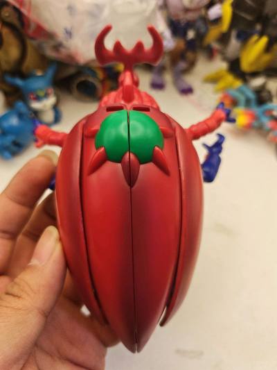 今天收到数码宝贝模型玩具变形玩具，甲虫兽进化型，变形顺畅，购物体验爆棚，哈哈，很棒的购买体验，还会回购的666
