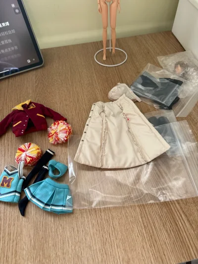 又一次完美到货，包装的也很好，娃娃和配件都有分开打包，里面也有气泡膜，整体非常不错，非常喜欢继续切切切