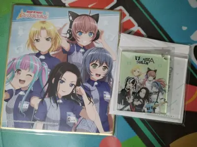 又运回来一箱，感觉淘不完的好物。这次买了bangdream里面的ras团谷，买了色纸和挂件，罗森联动好看，十周年的这一套的柄图也非常美，团魂太美好了，我爱挖煤姬，客服也回复的很有用，物流选的空运，大概一周就能到，额外包装服务还是可以的，入库前拍照服务也很好用，可以防...