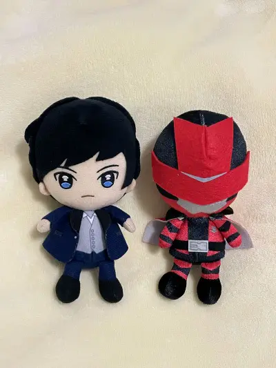 来自特摄超级战队系列第42作《快盗战队鲁邦连者vs警察战队巡逻连者》（简称快警、LPPT）的chibi，冲着红色的这只鲁邦红皮套chibi来的，看到卖家还在售蓝色的这只鲁邦蓝人脸chibi就一起爽快拿下！这样就终于凑齐了我推夜野魁利（鲁邦红）的chibi，开心！玩偶...