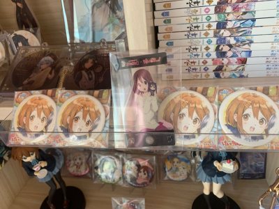 真的好喜欢小唯，任意门满足了我的心愿，让我淘了好多好多唯酱的谷子，已经快乐的要疯了，谢谢任意门！