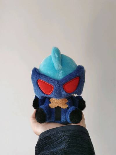 第一次切法法，买的二手旧版托雷基亚，没有吊牌，但是正品，充绒量蛮好的，不干瘪，物流用的竹蜻蜓，比较便宜，速度也还可以，很好