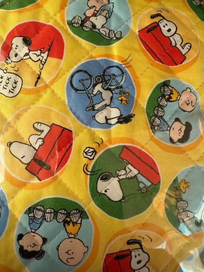 这次入手了非常可爱的纽扣，真的太喜欢啦，质感也非常好，史努比的布料也非常nice，色彩明艳质感一级棒，愉快的一次购物