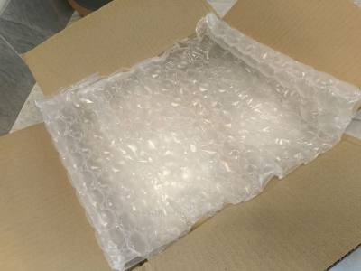 这单走的是 小航空，物流非常给力。包裹外层的保护做得很扎实，打开之后衣服也是完好无损，折叠得非常整齐，没有一点压痕或者变形。到手的衣服状态非常好，香香的