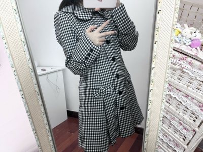 購物體驗還不錯，物流挺快的 東西也符合描述非常好，很喜歡很好看的大衣，穿著特別好看也很好搭配。沒有一點瑕疵，就是運費有一點貴了。非常感謝！