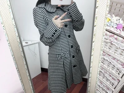 購物體驗還不錯，物流挺快的 東西也符合描述非常好，很喜歡很好看的大衣，穿著特別好看也很好搭配。沒有一點瑕疵，就是運費有一點貴了。非常感謝！