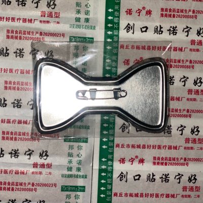 我的好物分享挖煤姬刷到这款莉可丽丝吧唧时直接被千束的笑脸戳中，蹲了好几天挖煤姬终于蹲到好价，收到后烫金细节超精致，拿在手里质感满分，从一眼种草到拆盒狂喜，这波心愿清单圆满打卡~﻿